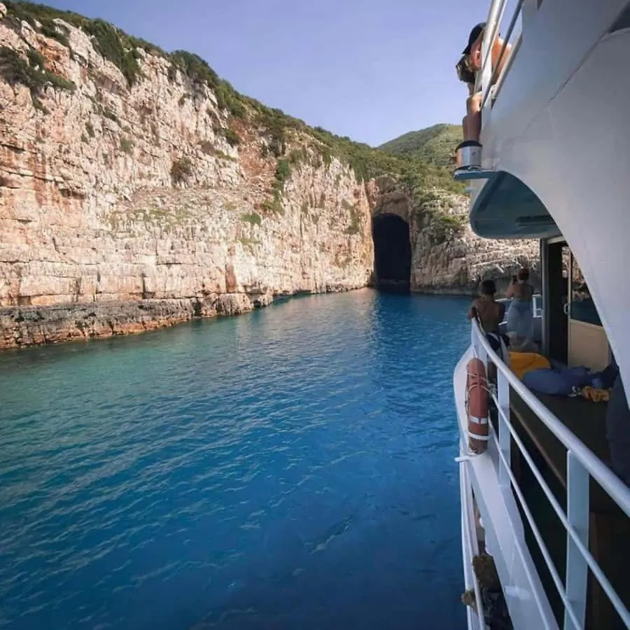 Hotel Xhiro Turistike Polisi i Vogel Albania